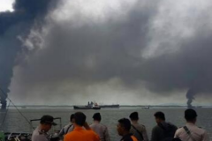 印尼海域原油大火，系试图通过燃
